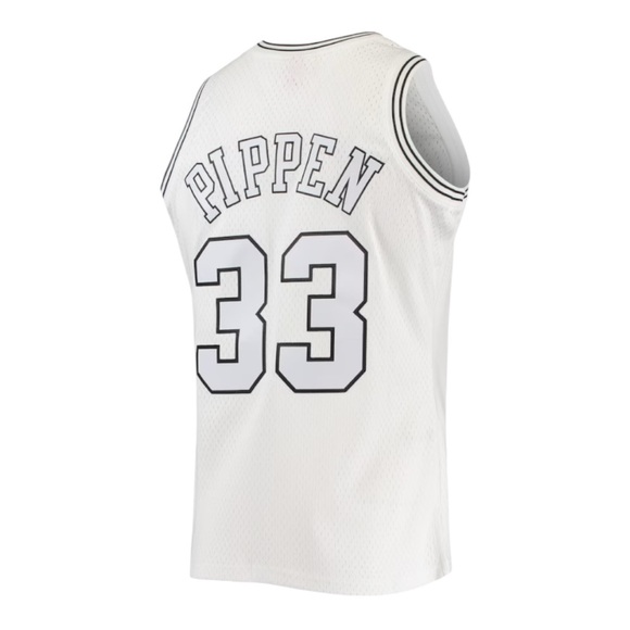Men's Mitchell & Ness Scottie Pippen Chicago Bulls White Out Swingman Jersey - Picture 7 of 10